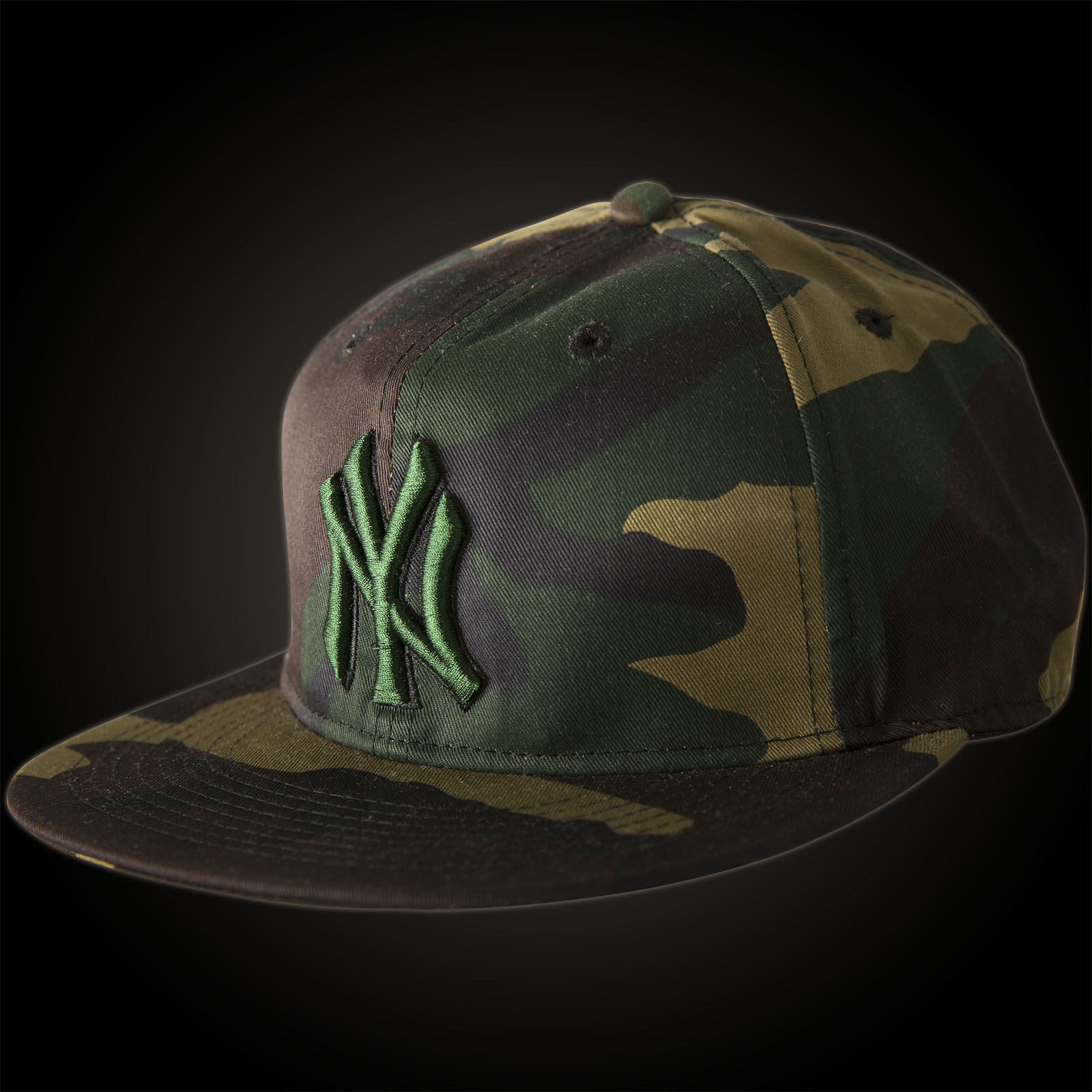 Basecap New York III featuring a camouflage look and 3D application