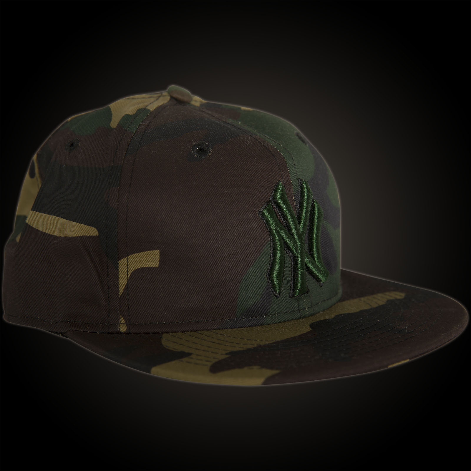 Basecap New York III featuring a camouflage look and 3D application